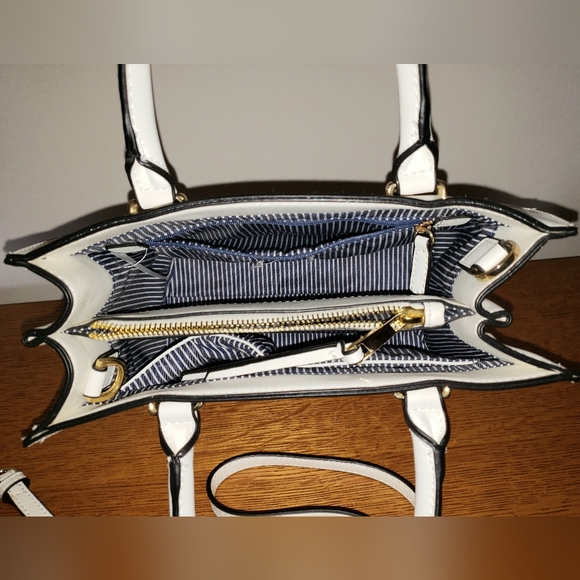 CROWN & IVY Handbag / Shoulder Crossbody Purse - Off White - Like New - Picture 5 of 6